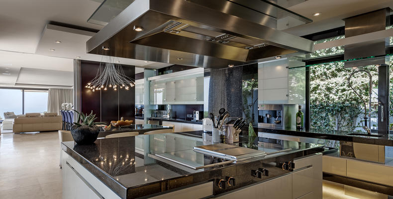 Kitchen to entertainment lounge