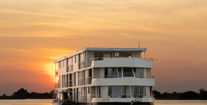 Zambezi Queen Exterior