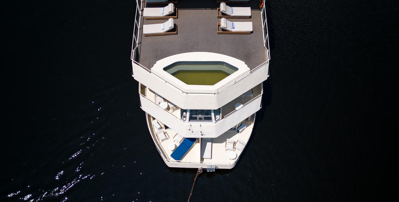 Zambezi Queen Exterior