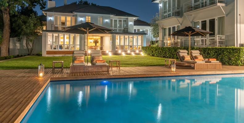 AtholPlace Hotel at night