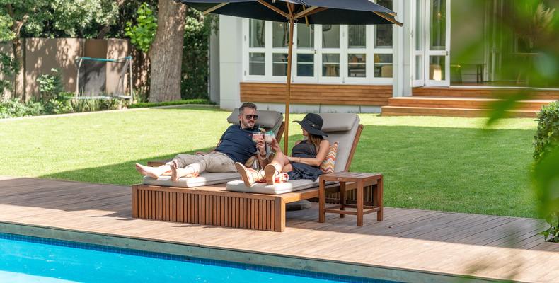 AtholPlace Hotel - lounging at the pool