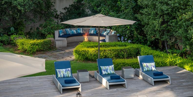 AtholPlace Villa - pool and boma