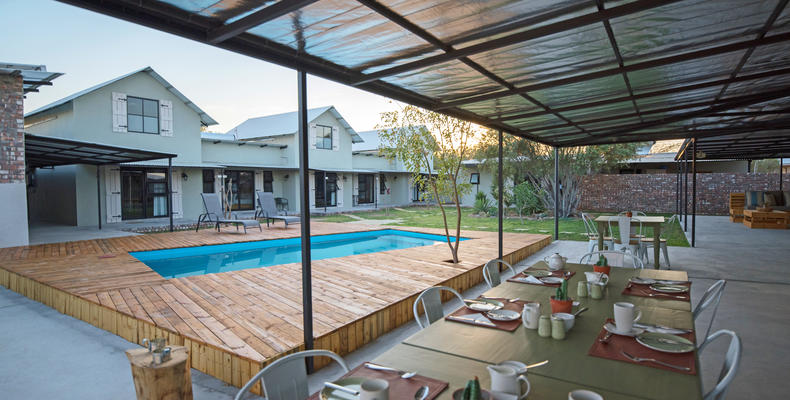 Breakfast Area | Pool
