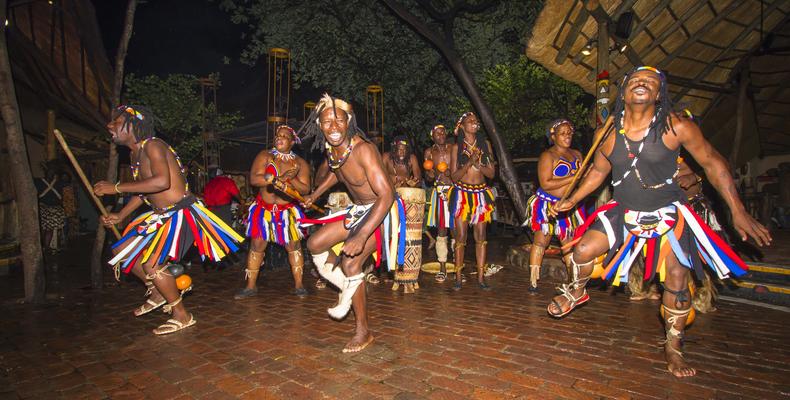 The Boma - Dinner & Drum Show: entertainers