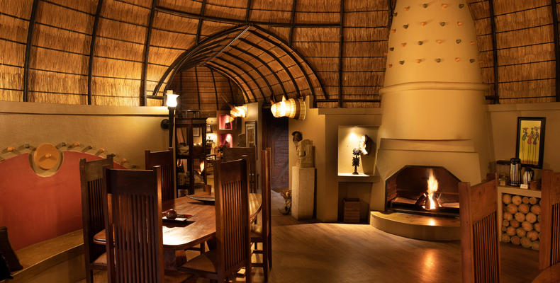 Hoyo Hoyo Safari Lodge - Dining Interior