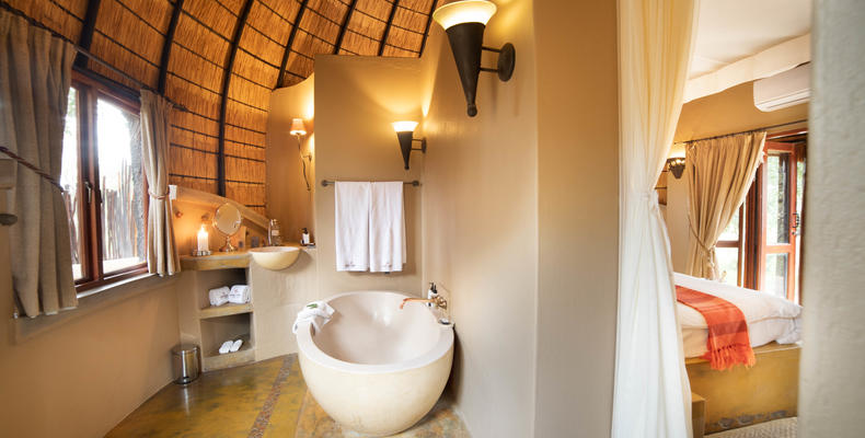 Hoyo Hoyo Safari Lodge - Suite Bathroom