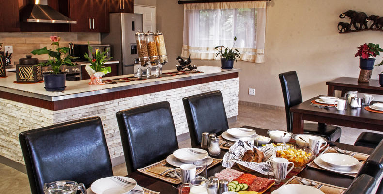 Haus Mopanie | Breakfast Room