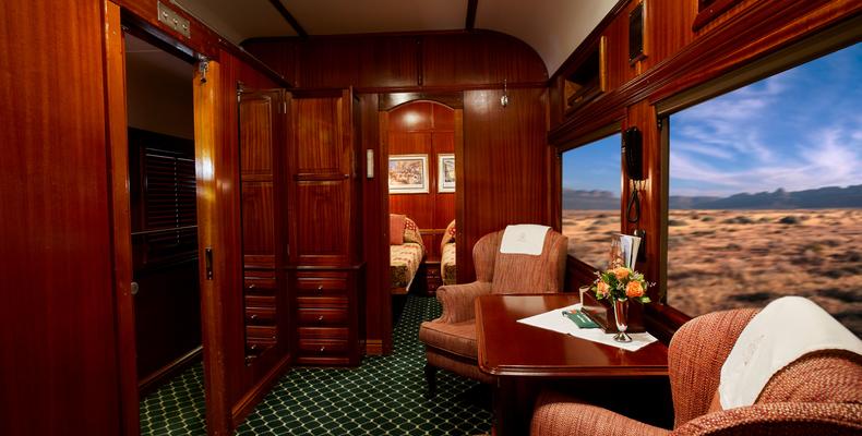 Royal suite twin with wall