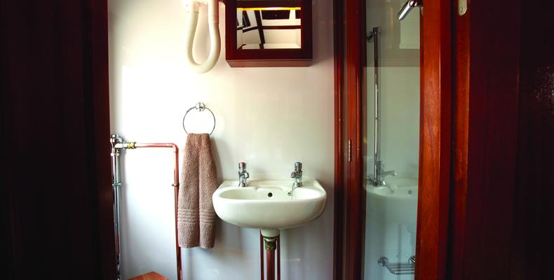 Pullman suite bathroom