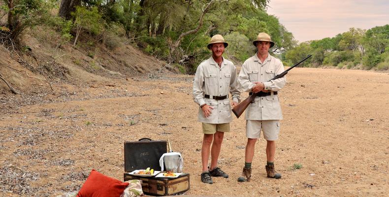 Hamiltons Tented Camp - Rangers With Picnic Setup