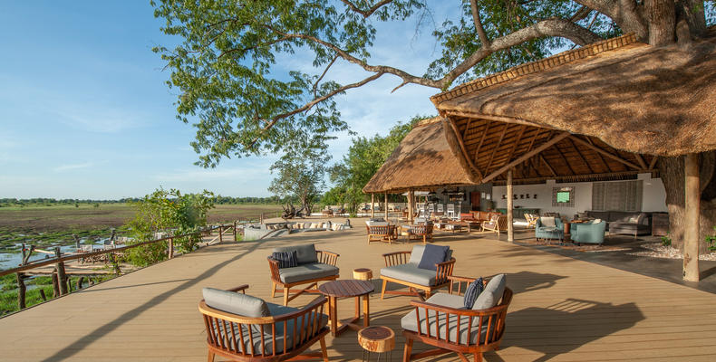 Kafunta River Lodge - Lounge deck