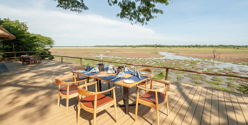Kafunta River Lodge - Lounge deck