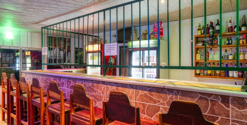Restaurant & Bar