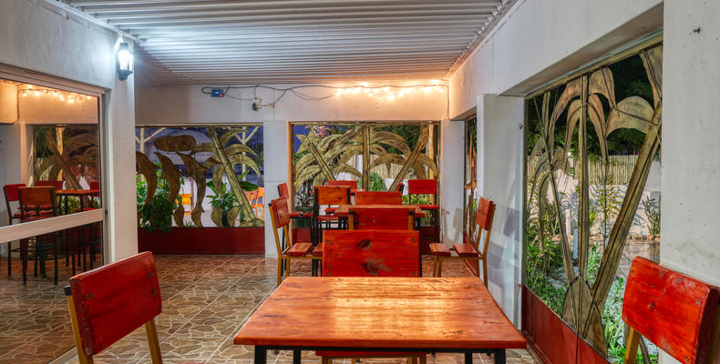 Restaurant & Bar