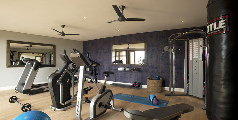 Mhondoro Safari Lodge and Villa