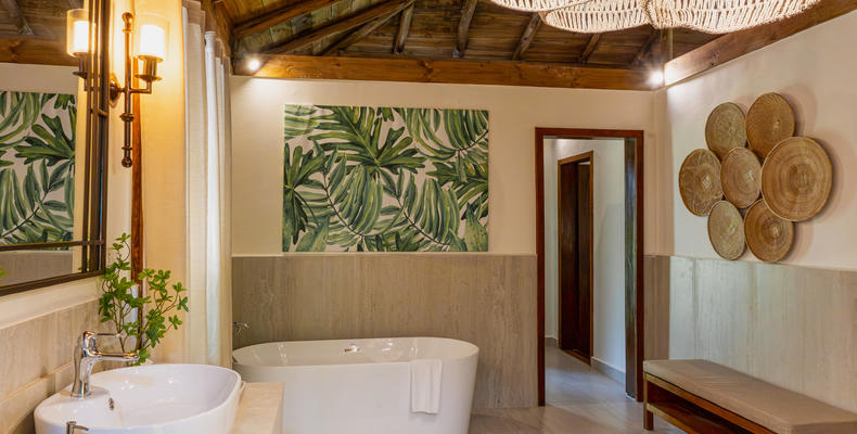 Villa main bathroom