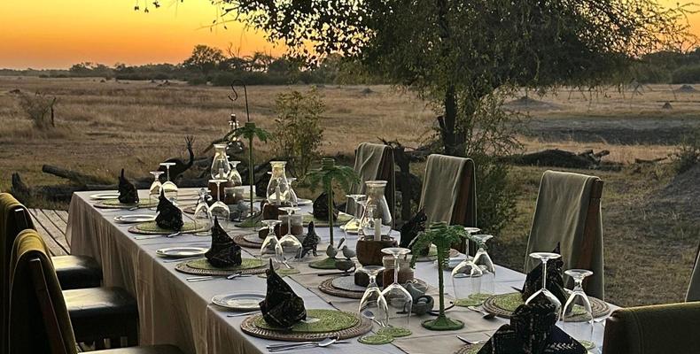 THE HIDE A FRAME DINING AL FRESCO