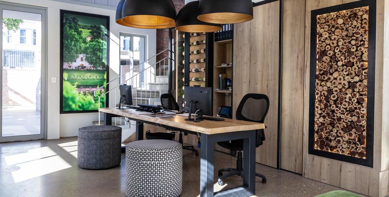 A warm welcome at reception 