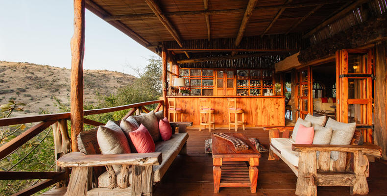 Bar & Deck