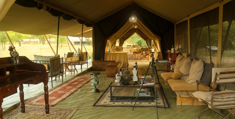 Lounge & Dining Tents