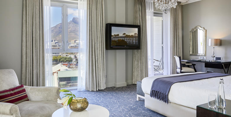 Queen Victoria Hotel | Junior Mountain Suite