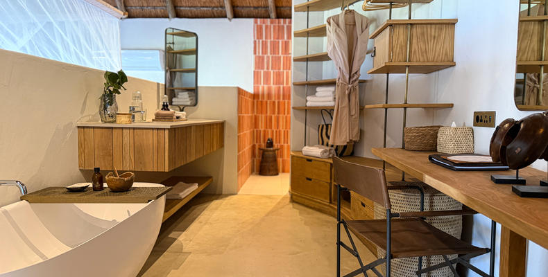 Suite bathroom