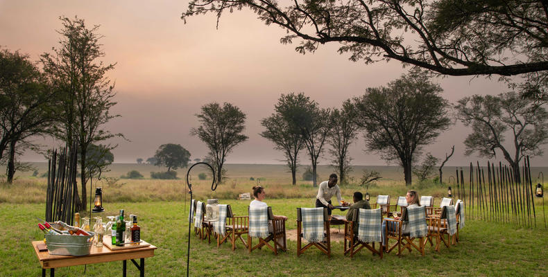 Ubuntu Camp - Guests enjoying sundowners