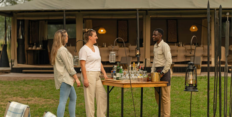 Ubuntu Camp - Guests chatting to waiter