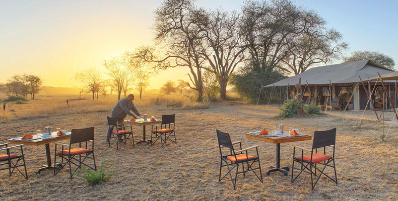 Ubuntu Camp - Outdoor dining