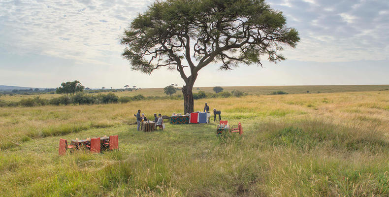 Olakira Camp - Bush breakfast