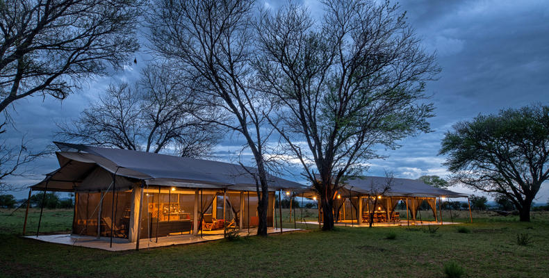 Lounge and Mess tent
