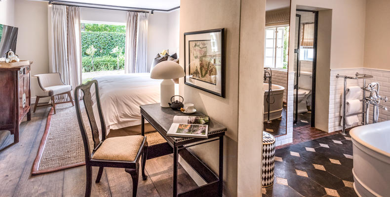 Courtyard Room interior