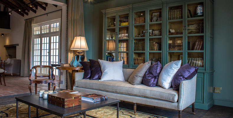 Cozy Lodge lounge