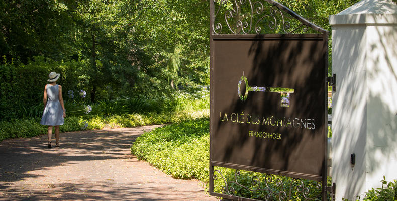 Entrance gate 