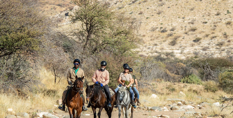 Horse riding at Etusis