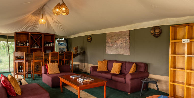 Bar & Lounge