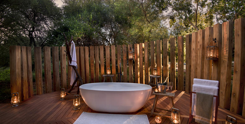 Morukuru Farm House - outdoor bath at room nr 5