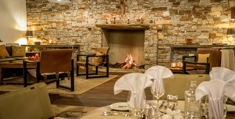Restaurant & Lounge