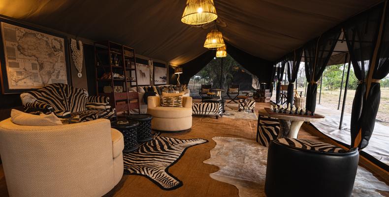 Bar & Lounge