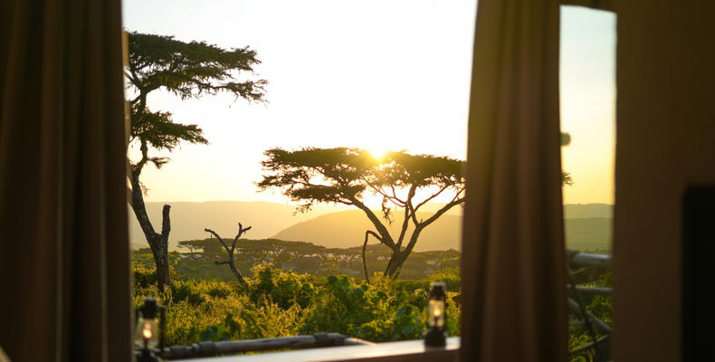 Sun setting over the flat acacias 