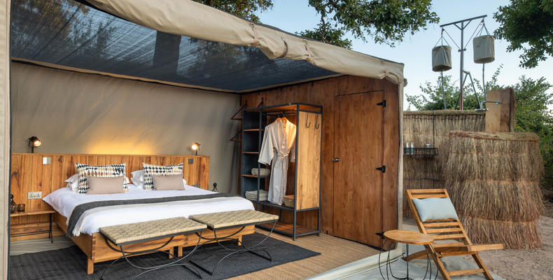 Kokoko - Tent Exterior with Outdoor Shower