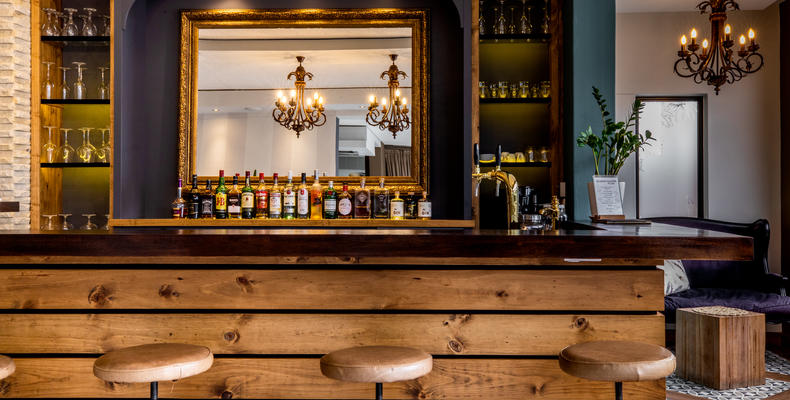 Bar & Reception 