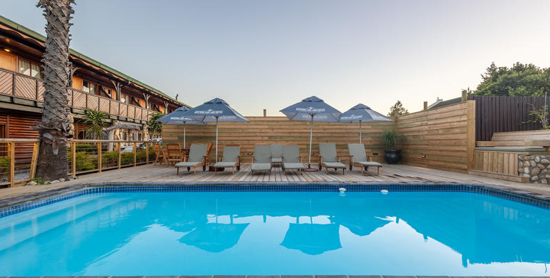 Knysna Log-Inn pool