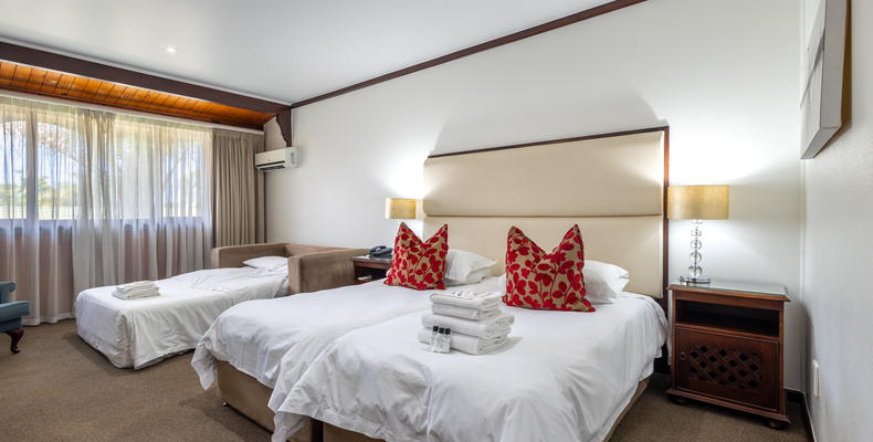 Knysna Log-Inn Luxury Room