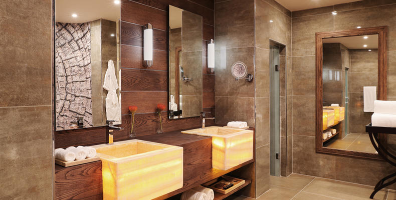 Nelson Mandela Platinum Suite en-suite bathroom