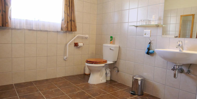 En-suit bathroom / wheelchair friendly