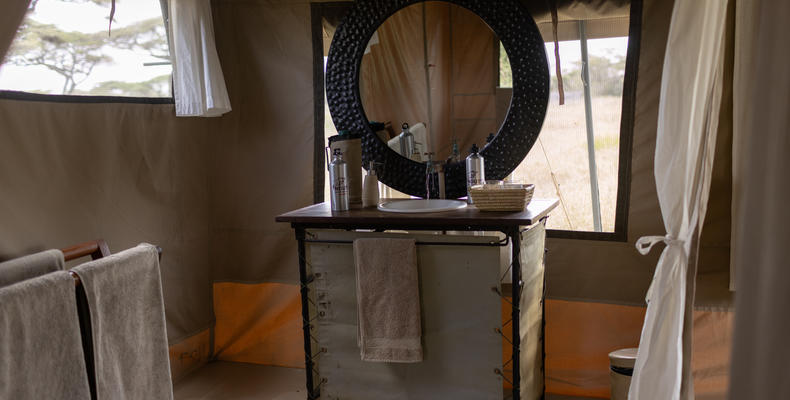 Serengeti North Wilderness Camp - ensuite bathroom