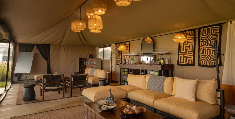 Ubuntu Camp- Lounge in main area