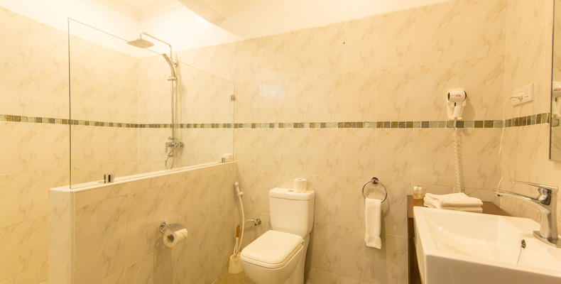 Spacious bathroom