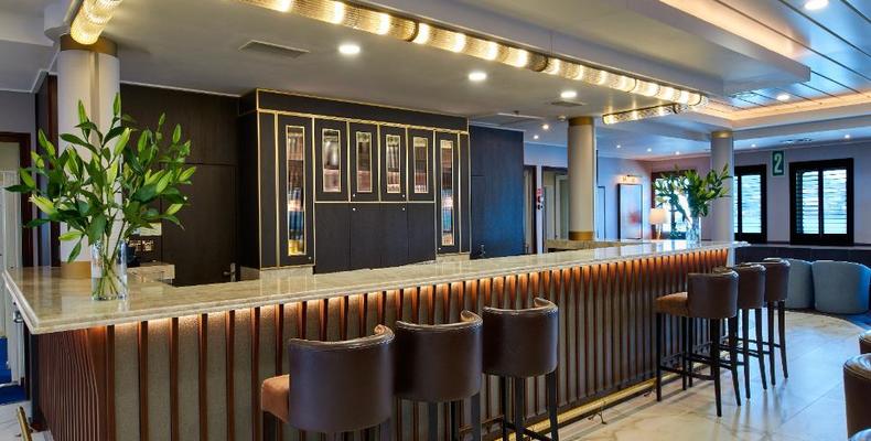 Lounge Bar